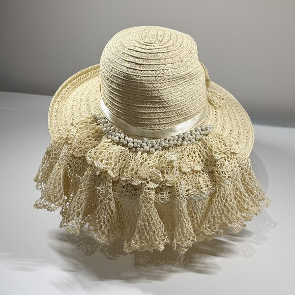 Upcycled Vintage Straw Hat with Doily and Pearls - Picture 5 of 12